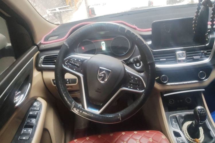 Used Baojun 730 2017 1.5T Manual Prestige Version 7 Seats Steering Wheel