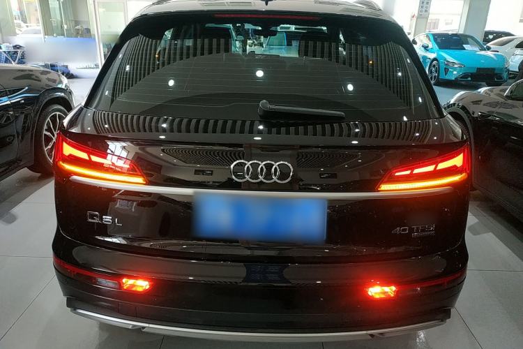 Used Audi Q5L 2022 40T Fashionable and Elegant Model Rear