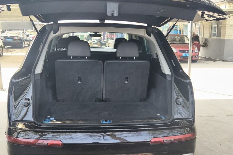 Used Audi Q7 2018 40 TFSI Comfort Model Trunk