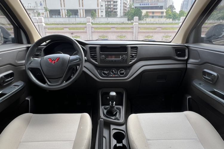 Used Wuling Hongguang V 2022 1.5L Jingqu Edition Electric-Assist LAR Interior 7