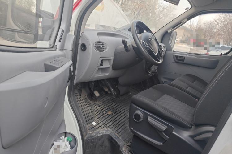 Used SAIC MAXUS Xintu V80 2019 2.5T Classic Edition 6-Speed Manual – Aoyuntong Short Wheelbase Mid-Height Design 5/6 Seats Driver Seat