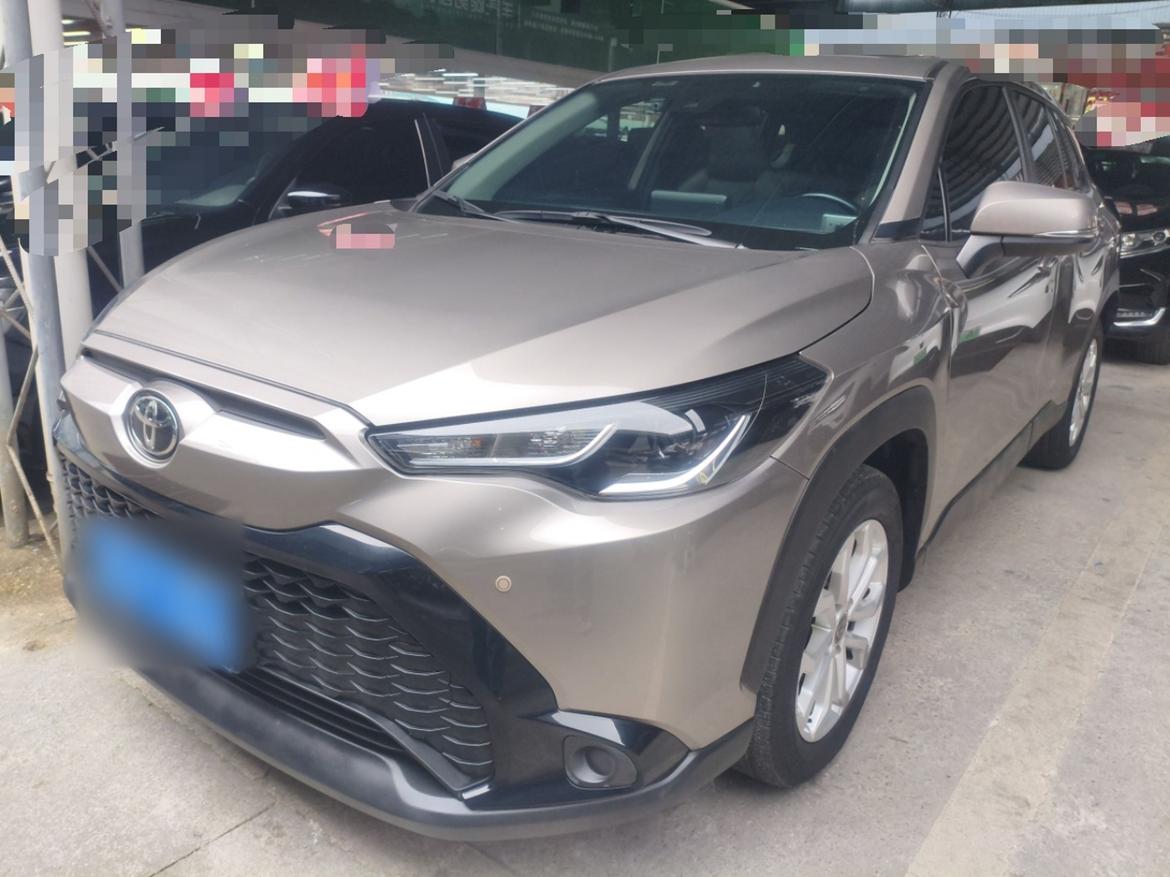 Под передней частью автомобиля