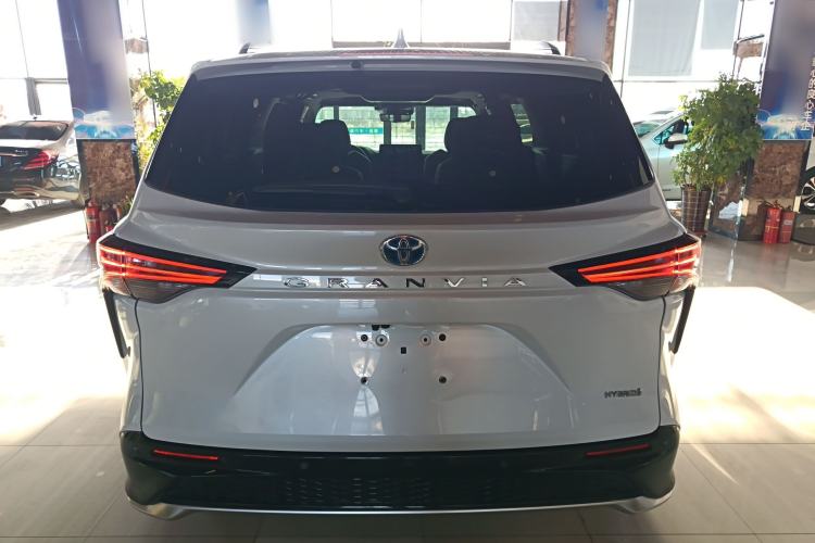 Used Toyota Granvia 2023 2.5L Hybrid Flagship VIP Edition
