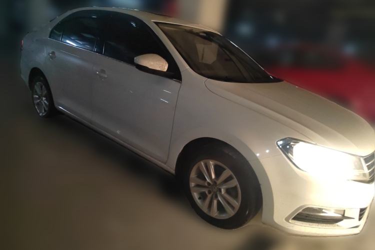 Used Volkswagen Santana 2016 1.6L Automatic Comfort Edition Front Right 45 Deg