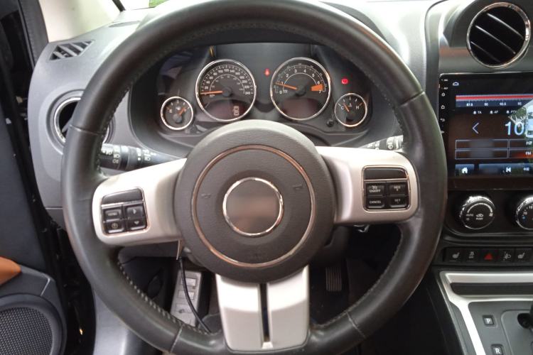 Used Jeep Compass 2014 2.4L four-wheel drive luxury version Steering Wheel