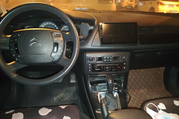 Used Citroen C5 2013 2.0L Automatic Luxury Model Center Console