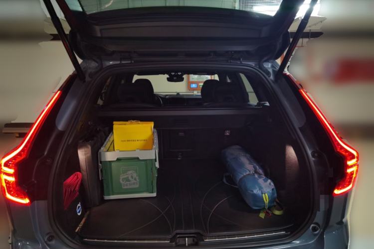 Used Volvo XC60 New Energy 2022 T8 Plug-in Hybrid Long-Range All-Wheel Drive Zhiyuan Sport Edition
