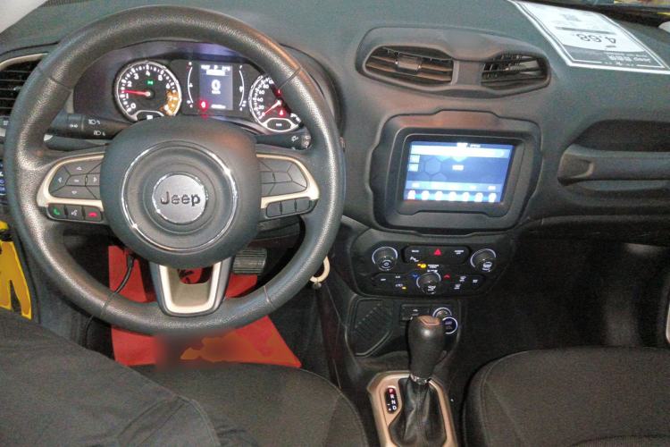 Used Jeep Renegade 2018 Connected Large Screen Version 180T Automatic High-Energy Edition Center Console