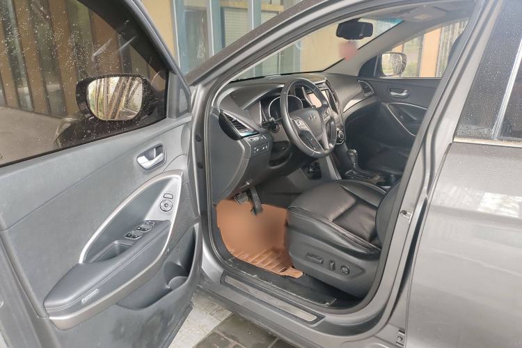 Used Hyundai Santa Fe Classic 2013 3.0L 4x4 Premium Edition 7-Seater Euro IV
