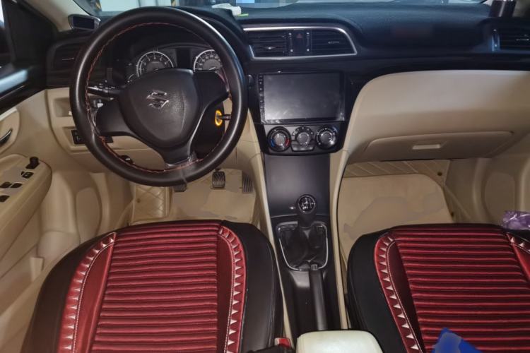 Used Suzuki Alivio 2015 1.6L Manual Comfort Model Center Console