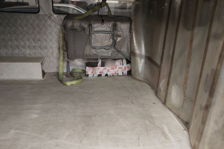 Used Iveco Daily 2020 2.5T A35 Passenger Van Single-Tire Mid-Roof Design 5-9 Seats China V Emission Standard
