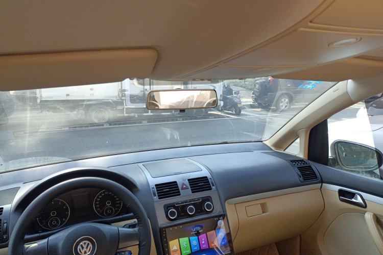 Used Volkswagen Touran 2011 1.4T Manual ZhiShang Edition 5-seater
