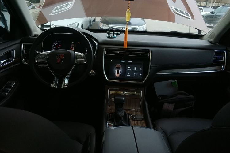 Used Roewe RX8 2018 30T Smart Connectivity Two-Wheel Drive Supreme Edition Center Console