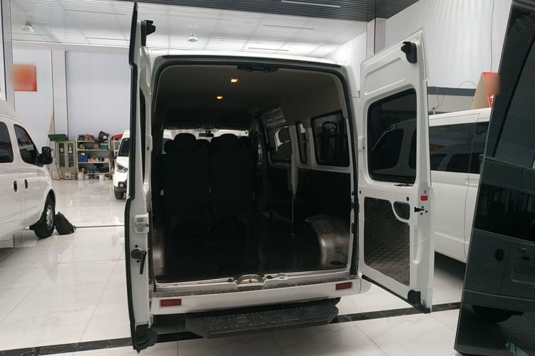 Used SAIC MAXUS Xintu V80 2021 2.0T Manual Classic Aoyuntong Long Wheelbase Mid-Roof 6/7/8/9-Seater