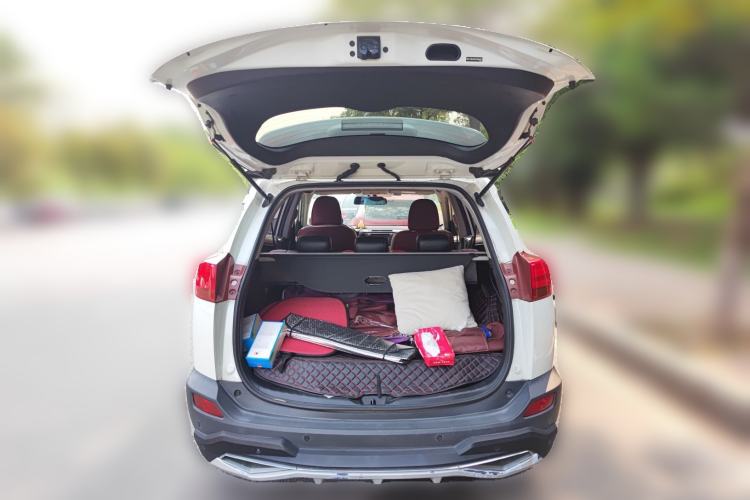 Used Toyota RAV4 2015 2.0L CVT Two-Wheel Drive Fashion Edition Trunk