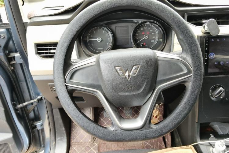 Used Wuling Hongguang PLUS 2019 1.5T Manual Comfort Version 7 Seats

