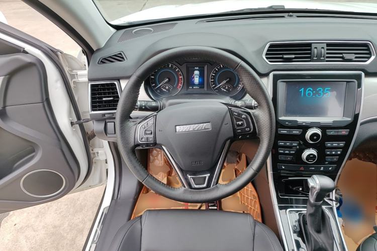 Used Haval H2 2017 Red-Label 1.5T Automatic Two-Wheel Drive Luxury Model
