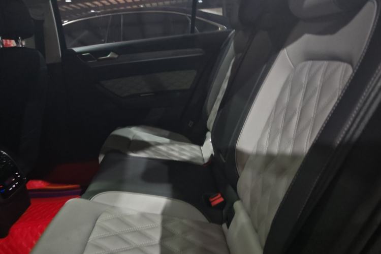 Used Volkswagen Magotan 2023 2 Million Units Limited Edition 330TSI DSG Leading Version
