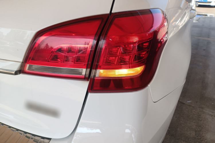 Used Haval H2 2014 1.5T Manual Two-Wheel Drive Elite Edition Right Rear Taillight