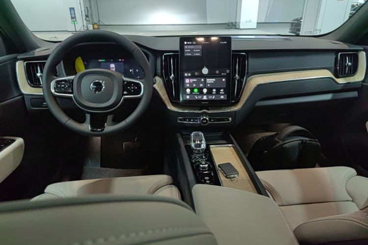 Used Volvo XC60 2026 B5 4x4 Smart Luxury Edition