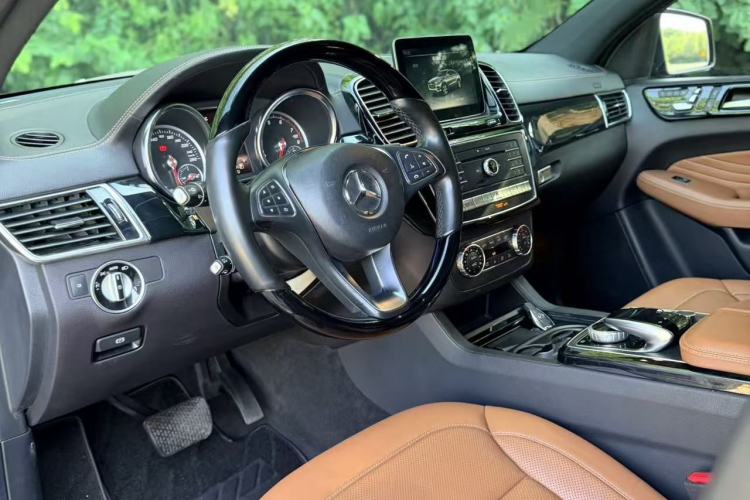 Used Mercedes-Benz GLE Coupe 2017 GLE 500 4MATIC Coupe SUV Interior 1