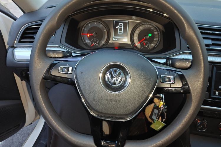 Used Volkswagen Lamando 2019 230TSI DSG Fashion Edition China VI Steering Wheel