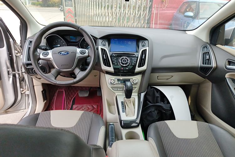 Used Ford Focus 2012 Sedan 1.6L Automatic Fashion Edition
