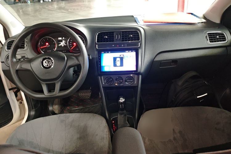 Used Volkswagen Polo 2014 1.6L Automatic Comfort Edition Center Console