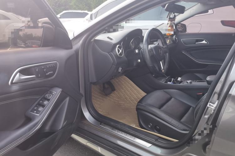 Used Mercedes-Benz GLA 2015 GLA 200 Sport Edition Driver Seat