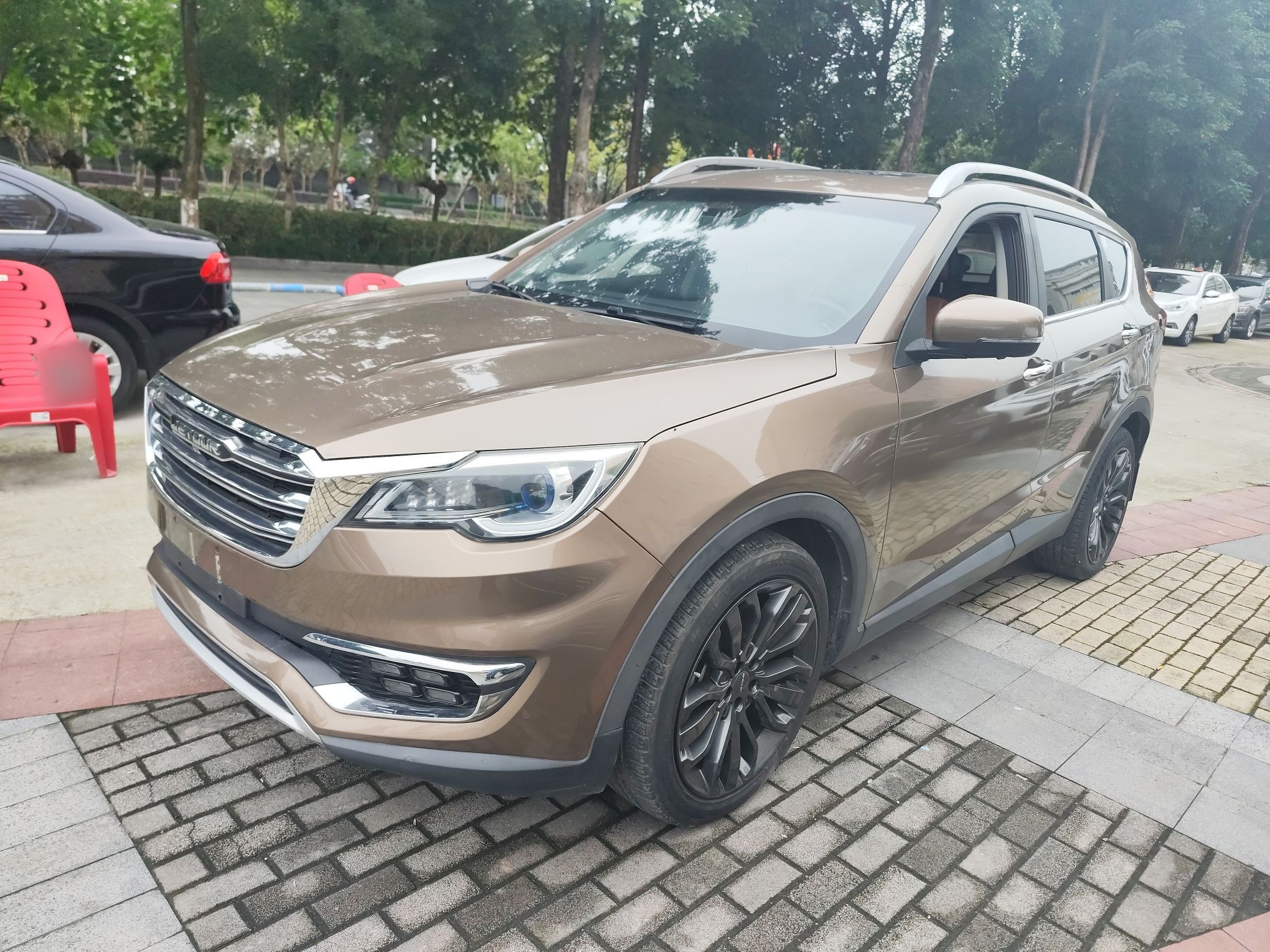 Под передней частью автомобиля