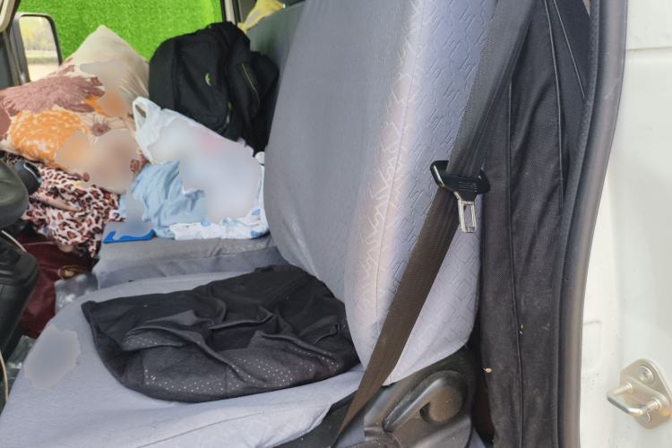 Used Iveco Daily 2025 2.5T V37 Van Transporter Green Lane Enhanced Version Mid-Chassis Mid-Roof Dual Tires
