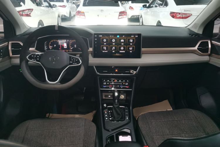 Used Volkswagen Tharu 2023 300TSI Two-Wheel-Drive Full Moon Edition Center Console