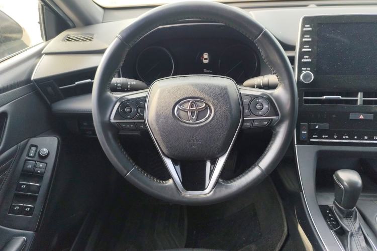 Used Toyota Avalon 2019 Dual-Engine 2.5L XLE Prestige Version China VI Standard Steering Wheel