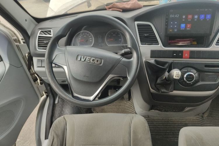 Used Iveco Power Daily 2017 2.5T Deluxe A37 High-Roof 6-7 Seater Bus 47Z5 Steering Wheel