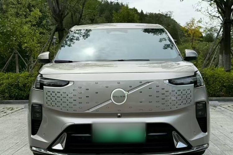 Used Volvo EM90 2025 Ultra Six-Seater