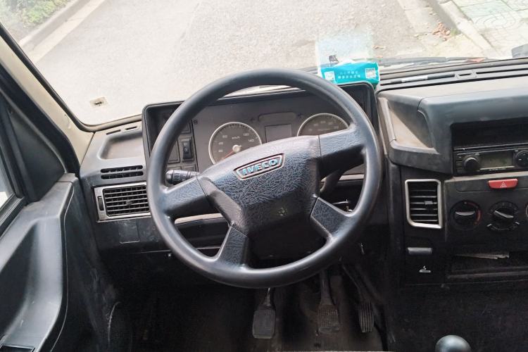 Used Iveco Daily 2017 2.8T V40 Cargo Van Mid-Roof 3/6 Seats 43S5