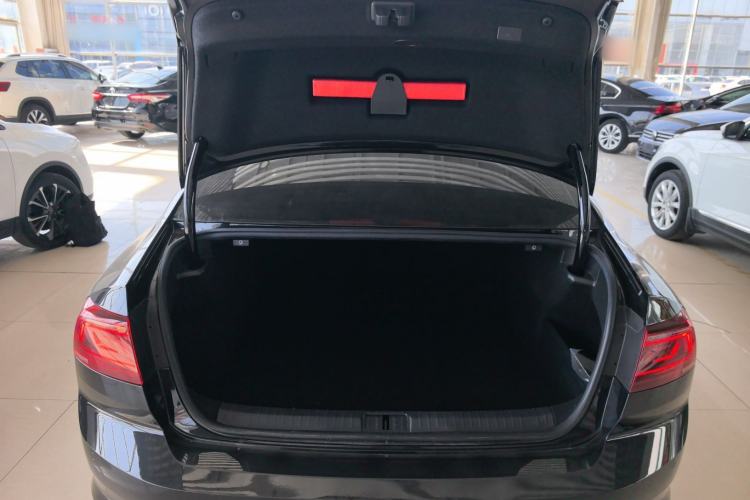 Used Volkswagen Magotan 2023 2 Million Units Limited Edition 330TSI DSG Leading Version