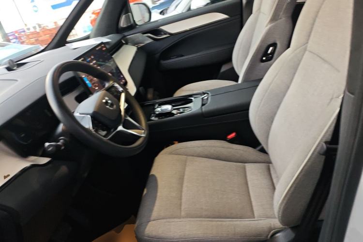 Used Volvo EM90 2025 Ultra Six-Seater
