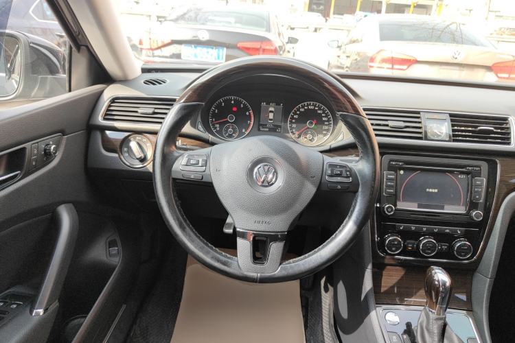 Used Volkswagen Passat 2015 1.8TSI DSG Ultimate Edition Steering Wheel