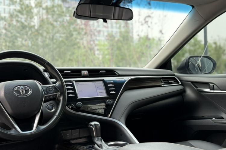 Used Toyota Camry 2018 2.0G Luxury Edition Interior 2