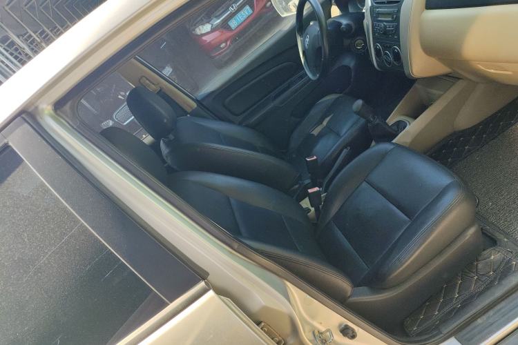 Used Venucia R50 2013 1.6L Manual Fashion Edition
