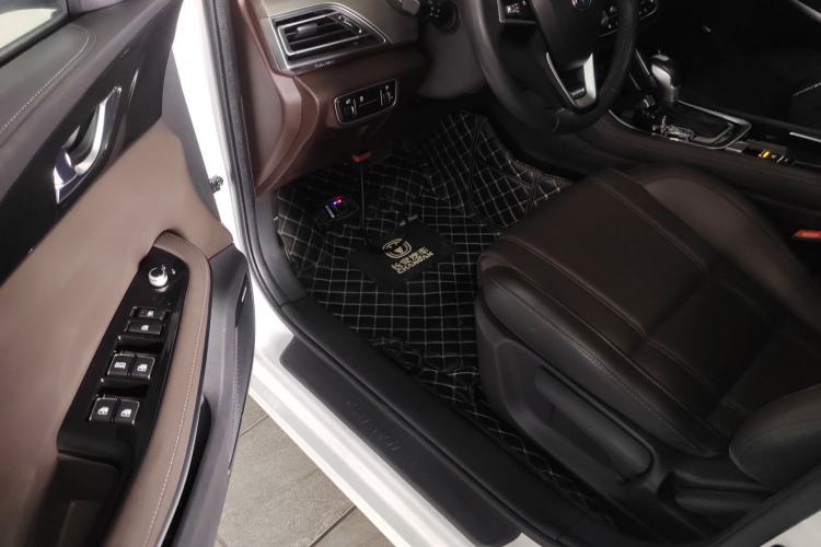 Used CHANGAN Raeton CC 2018 1.5T Automatic Elegant Starry Edition China V Standard
