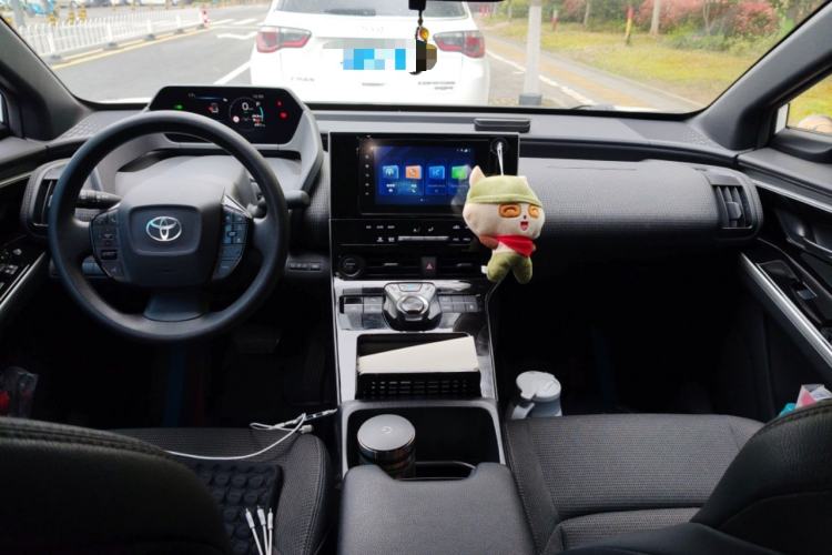 Used Toyota FAW bZ4X 2022 Two-Wheel-Drive Long-Range JOY Edition Center Console