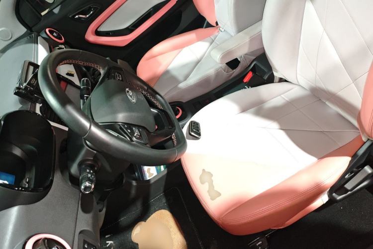 Used Chery Little Ant 2022 Revised Version Sweet Pink Edition Half-Sugar Version Lithium Iron Phosphate 30.7 kWh 30 kW 301 km
