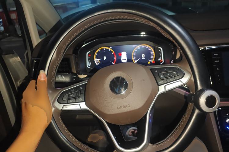 Used Volkswagen Viloran 2020 330TSI Luxury Edition Steering Wheel