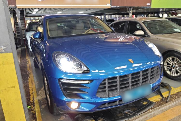 Used Porsche Macan 2016 Macan 2.0T Front Right 45 Deg