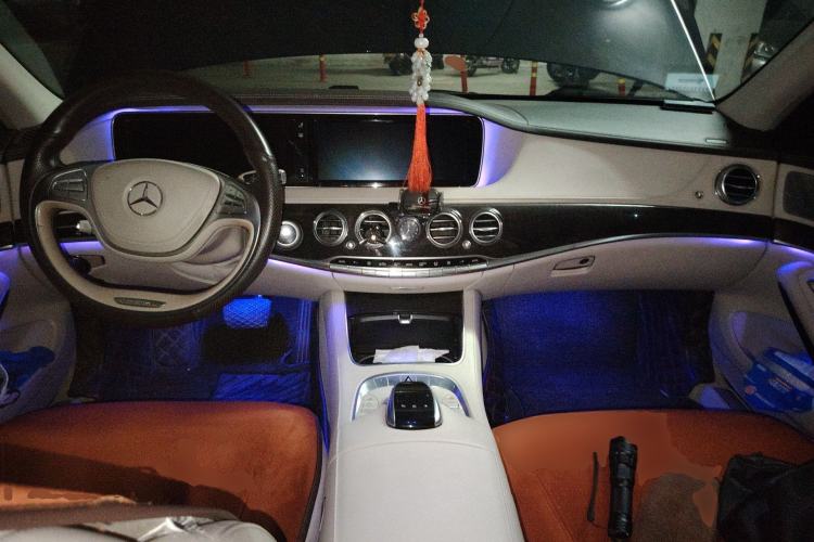 Used Mercedes-Benz S-Class 2014 S 320 L Luxury Model Center Console