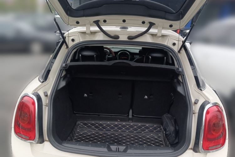 Used MINI 2018 1.5T ONE Five-Door Edition Trunk