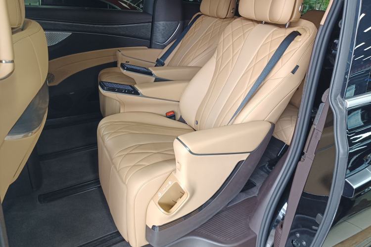 Used Denza D9 2025 DM-i Smart Drive 1020 Four-Wheel Drive Premium Model