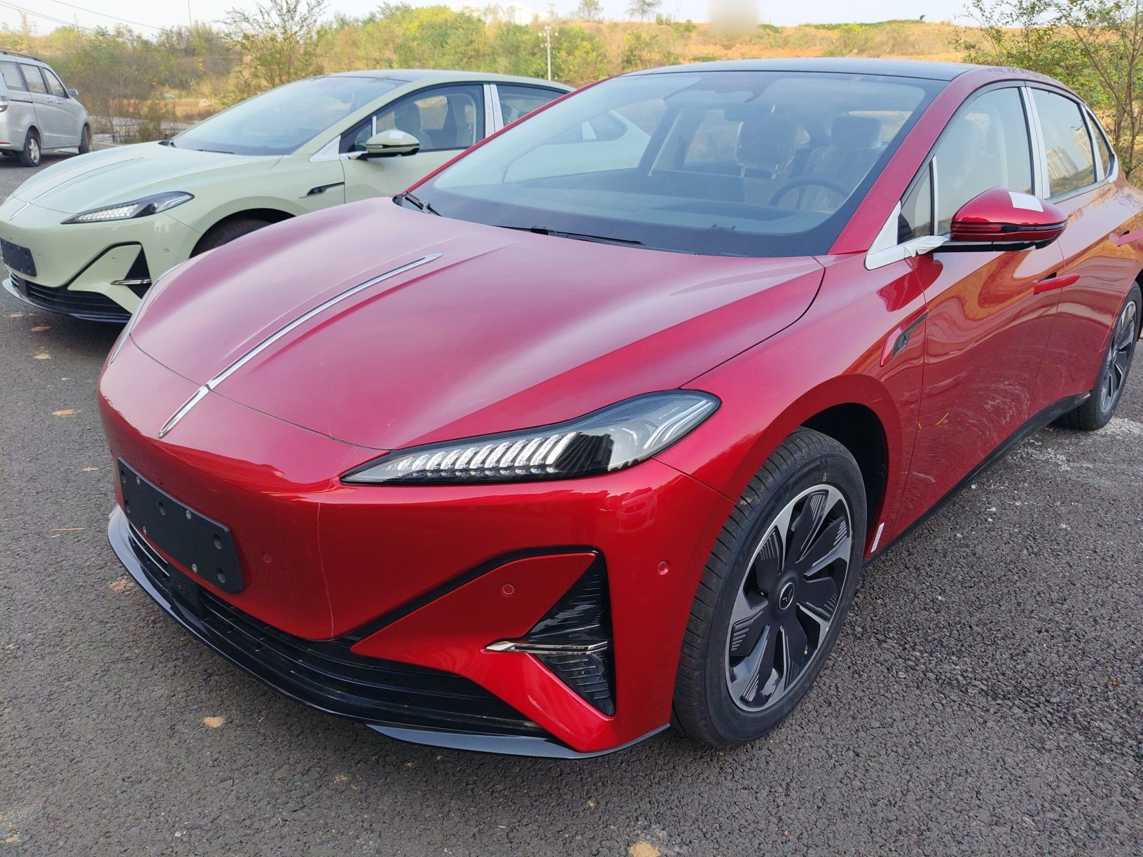 Под передней частью автомобиля